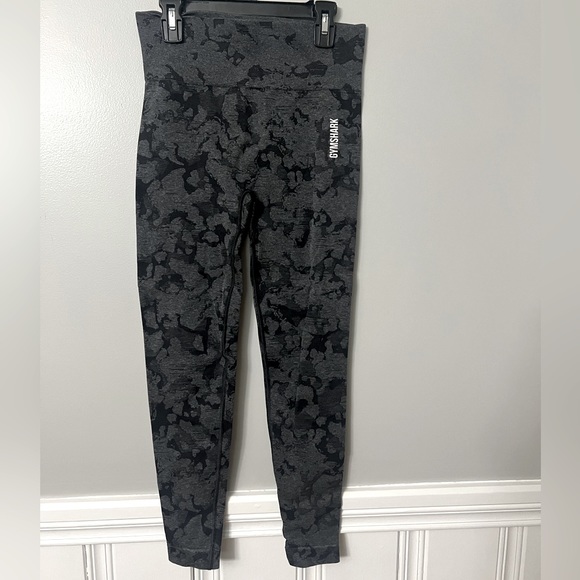 Gymshark camo scrunch leggings. Size medium. - Picture 1 of 3